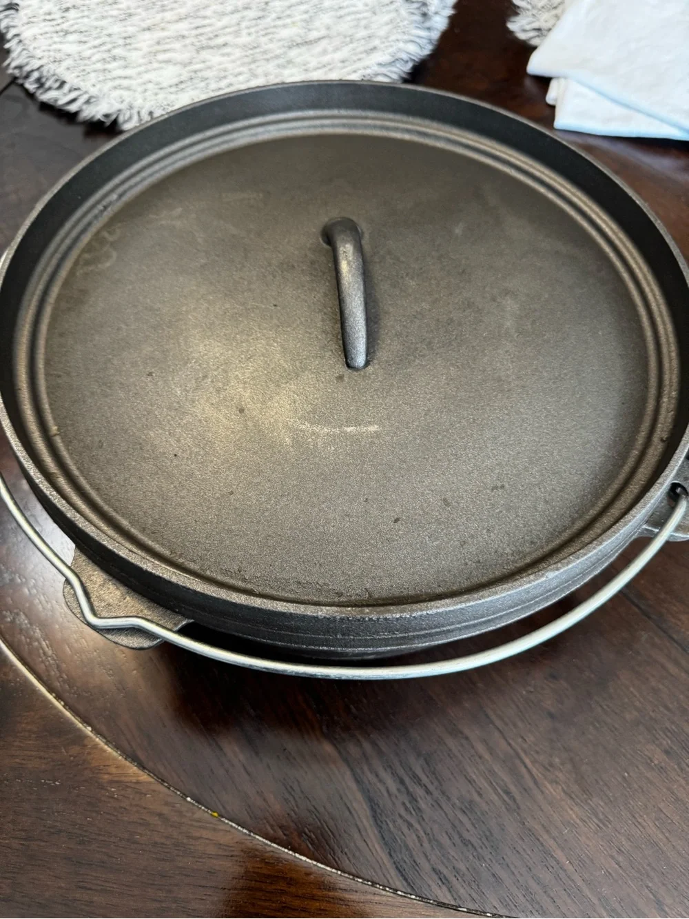 Cast Iron Dutch Oven with Lid and Bail Handle - Black